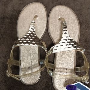 Bandolino T-strap sandals Size 8.5 NWT Gold